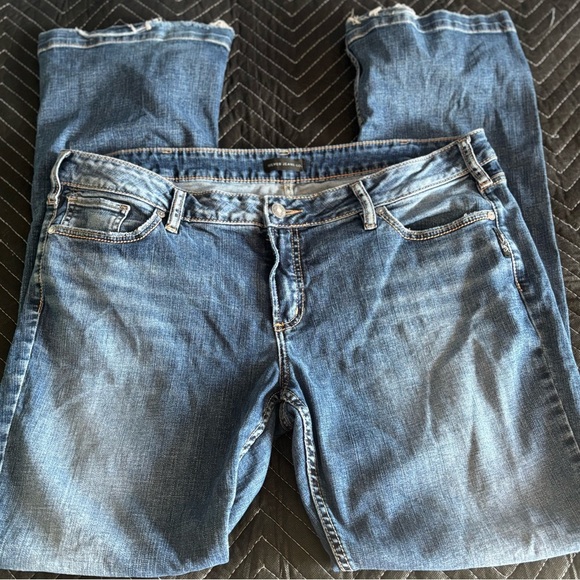 Silver Jeans 36x35 Women’s. Trouser style bootcut. Medium wash soft stretch. - Picture 1 of 6